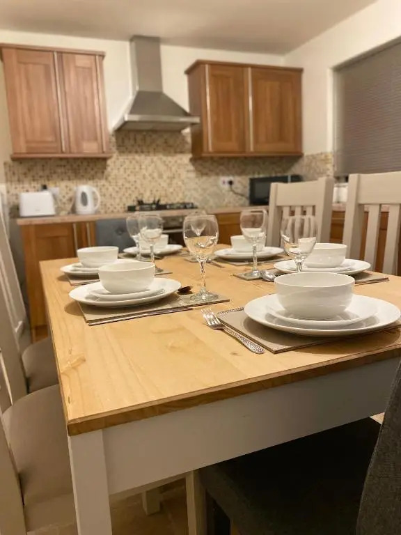 Cheerful home near City Centre,Station& RaceCourse