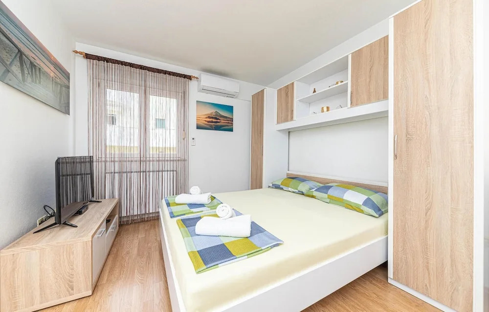 Nice Apartment in Kastel Luksic With Wifi
