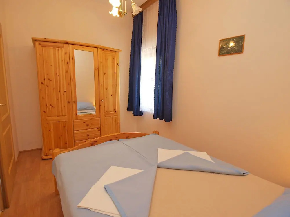 Apartment 1160