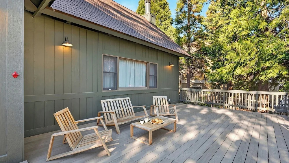 Bernina by Avantstay A-frame Cabin + Game Loft + Fireplace + Deck Near Lake Arrowhead