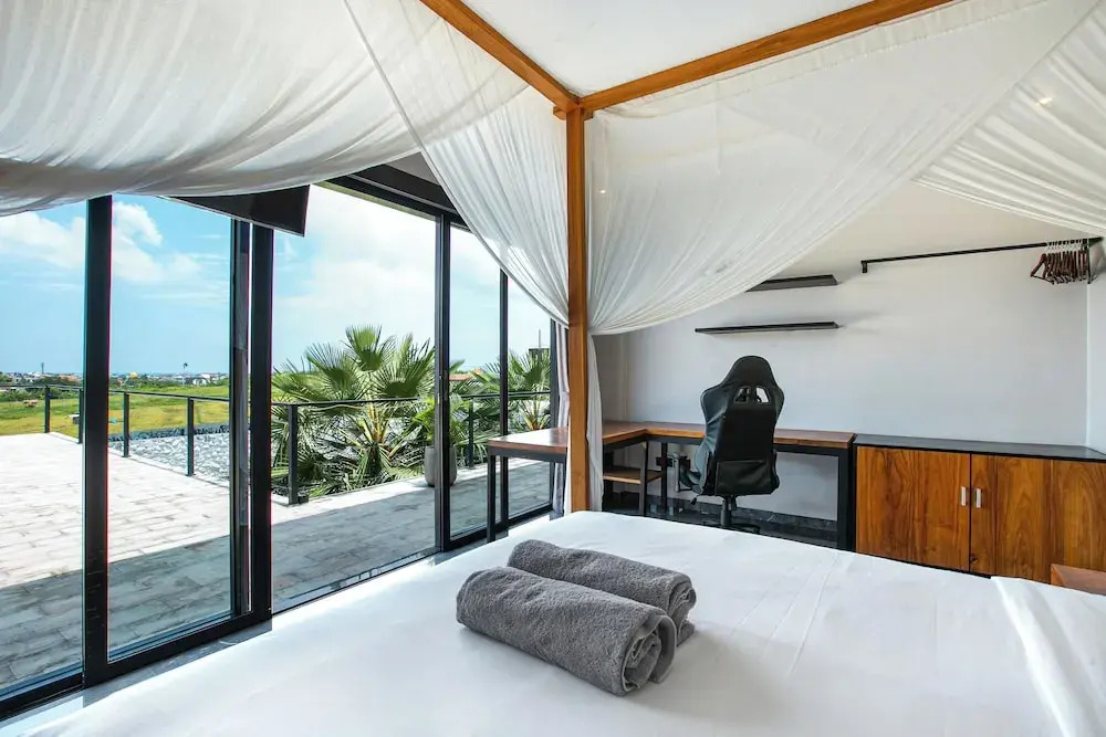 Villa MJ Modern Luxe 4BR with Big Pool & Rooftop