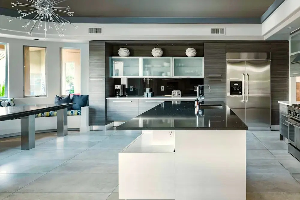 Preston by Avantstay 6BR Desert Oasis w/ Basketball Court, Pool & Hot Tub