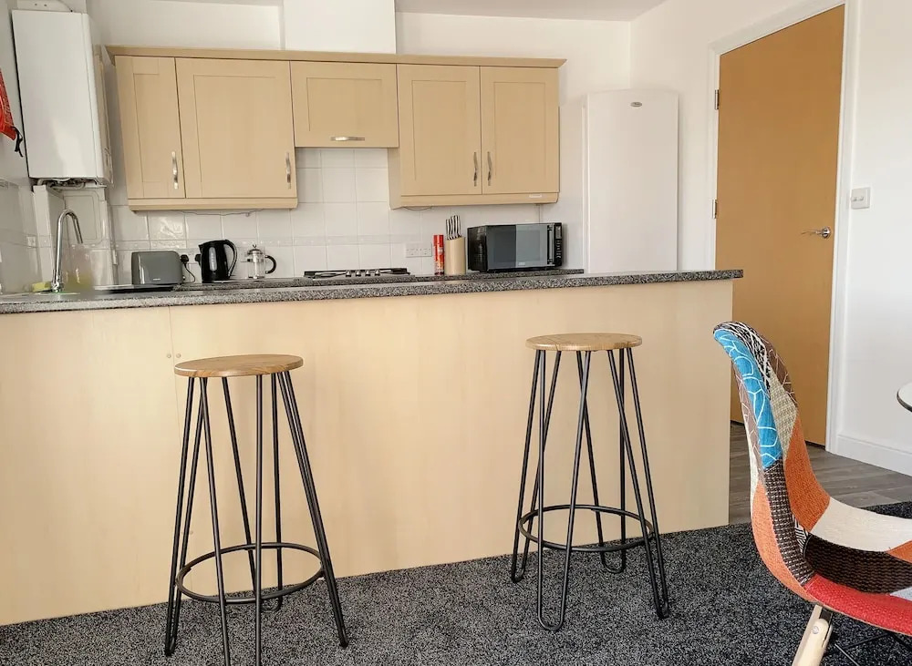 Toothbrush Apartments - 2 Bed 1 Bath Apt