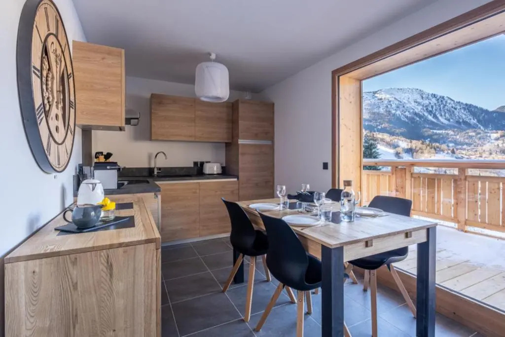 Sumptuous And Bright Apartment In Chalet Style