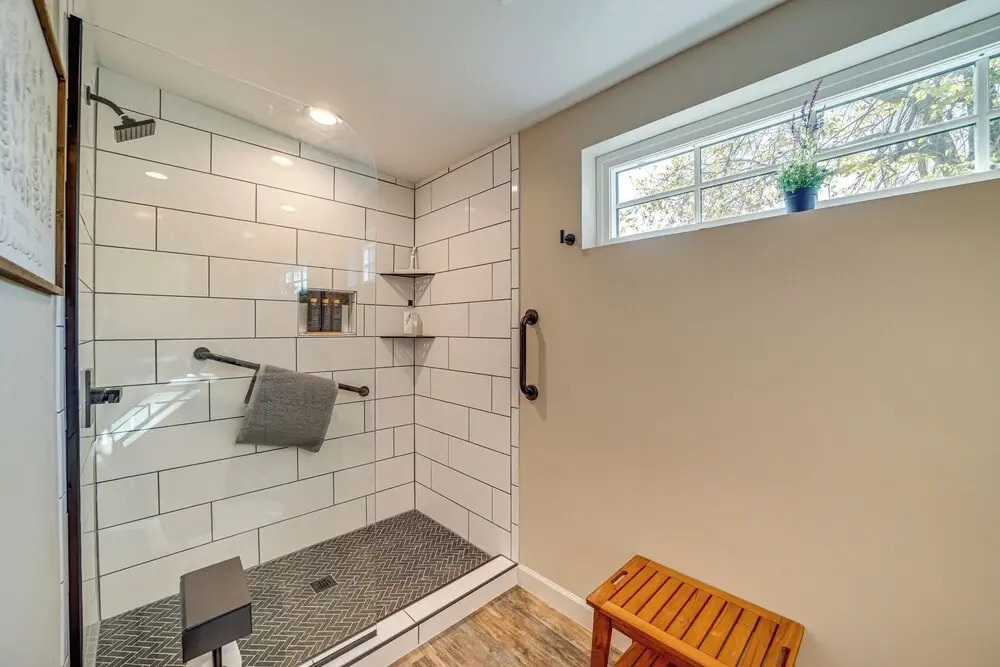 < 9 Mi to Dtwn Tulsa: Lovely Home w/ Yard & Deck!