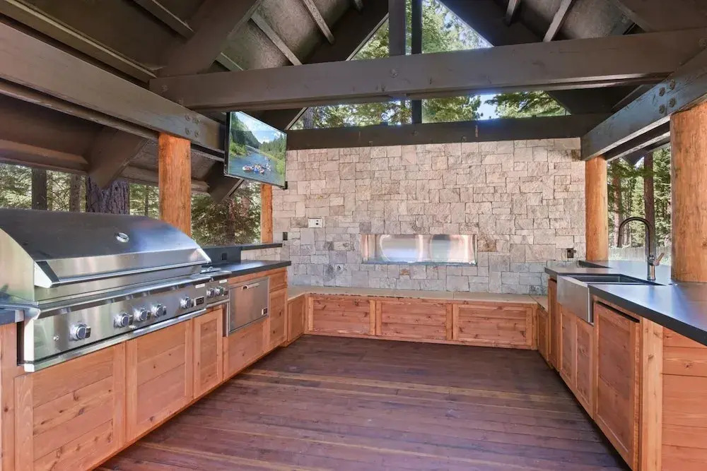 Old County Estate - Hot Tub 5 Bedroom Home by Redawning