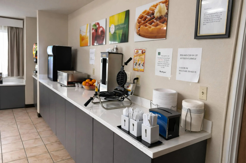 Econo Lodge Inn & Suites Santa Rosa South