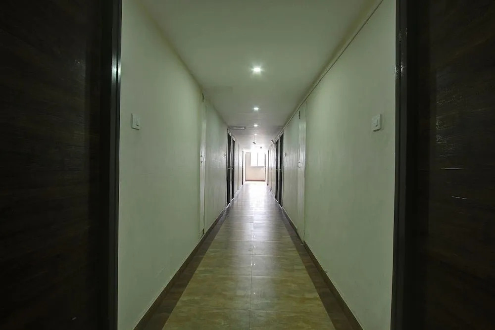Capital O 46699 Hotel Insta