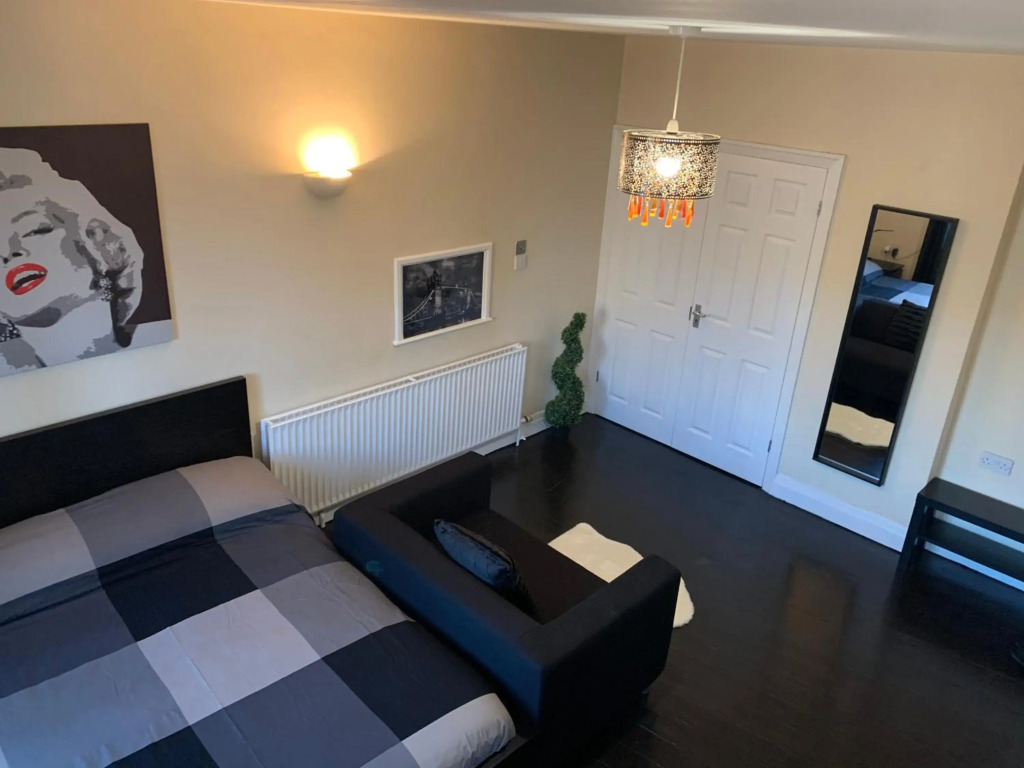 Beddington Park Lodge West