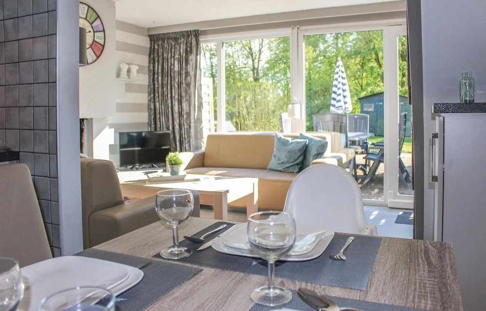 Beautiful Home In Bruinisse With Wifi