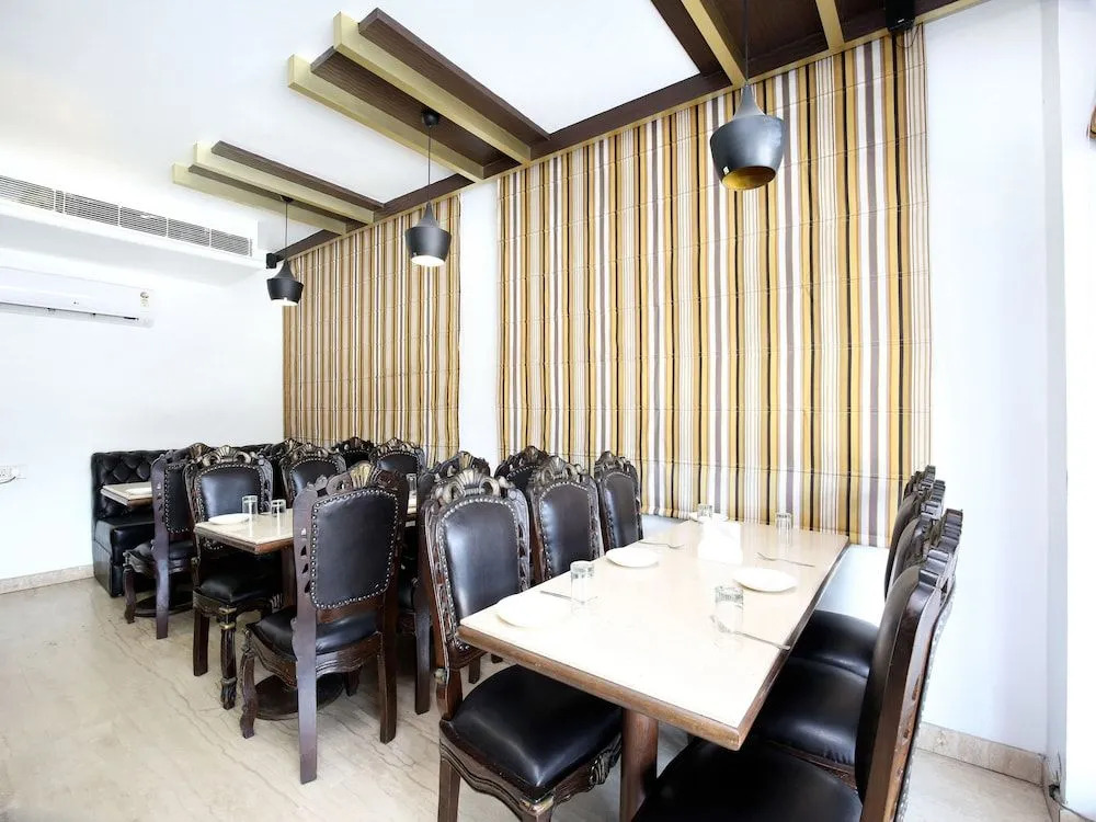 OYO 15565 Hotel Midtown
