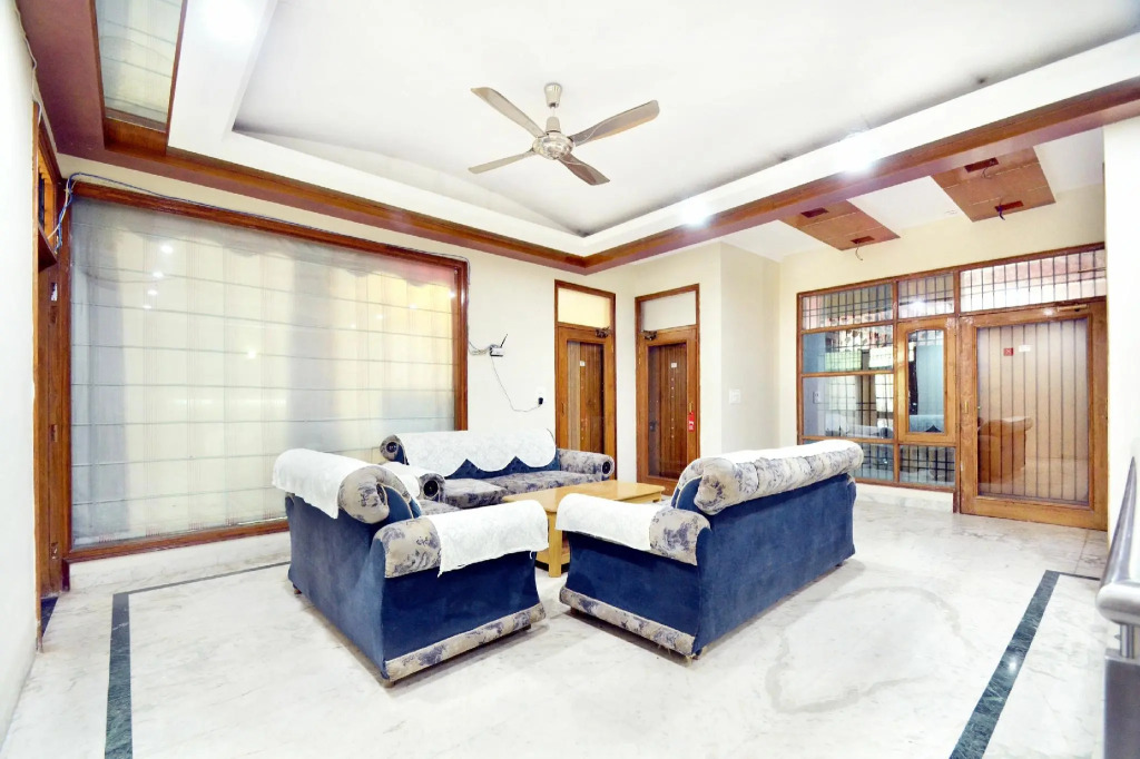 OYO 8492 New Star House