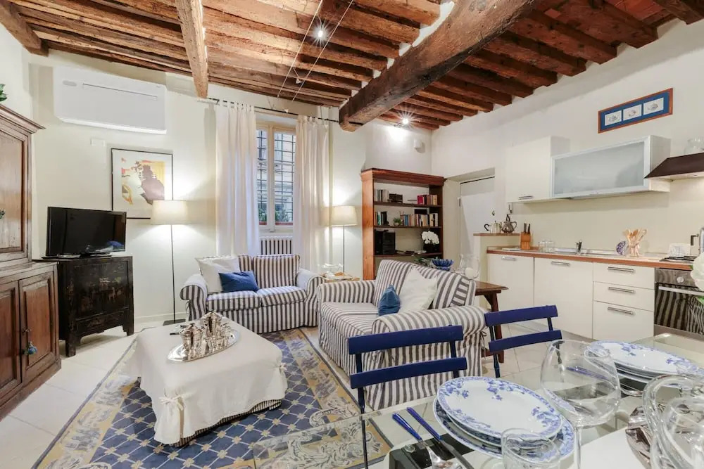 The 1400 s Apartment