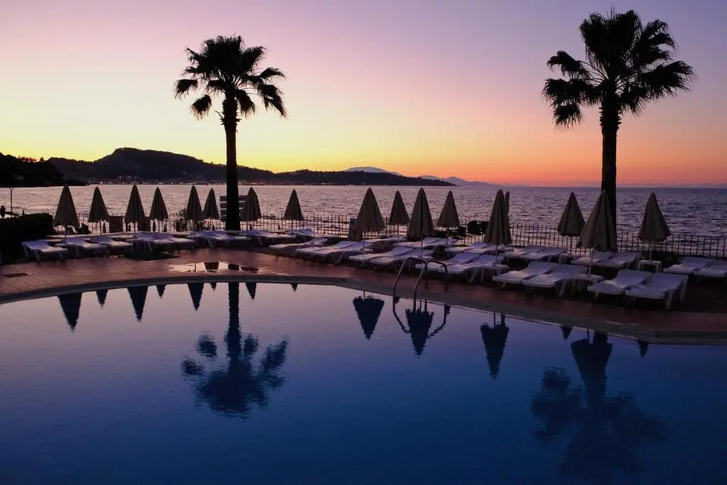 Xenos Kamara Beach