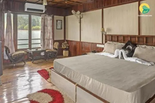 1 BR Houseboat in siolim, by GuestHouser (A7CA)