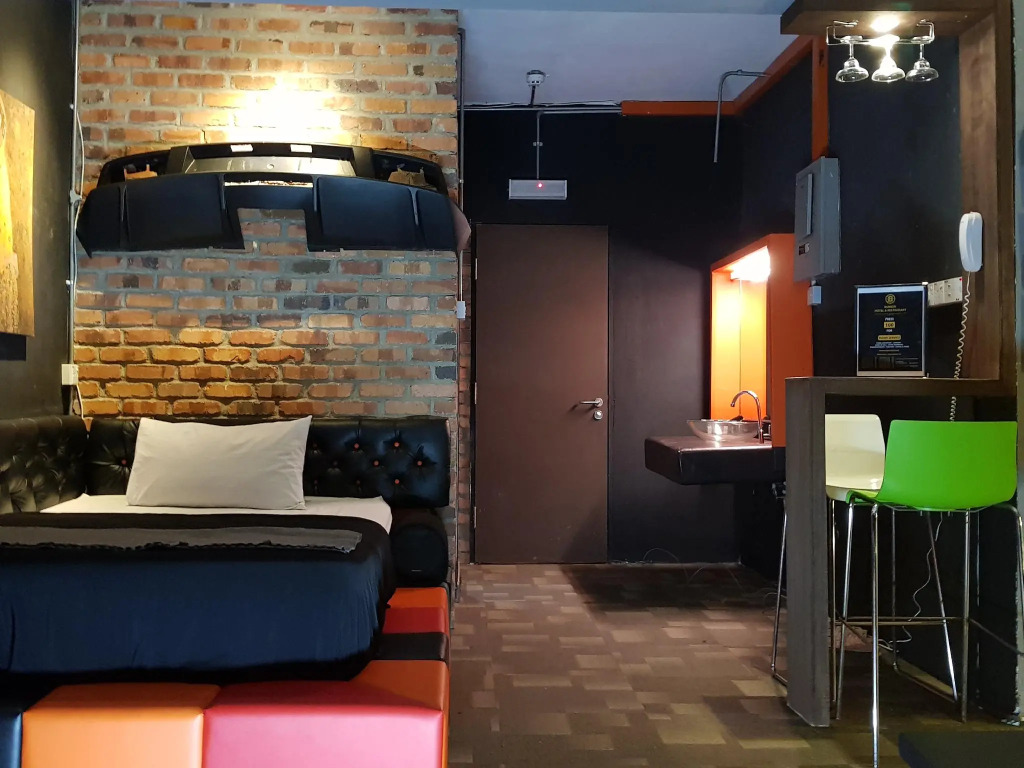 Bunker Hotel & Restaurant