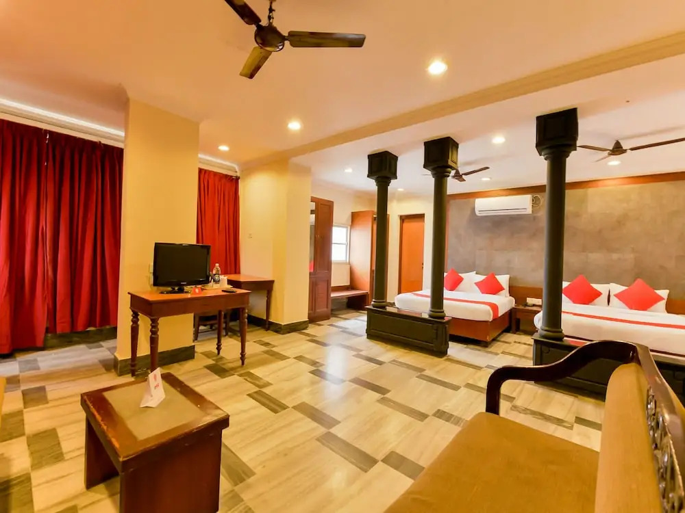OYO 15247 New Woodlands Hotel