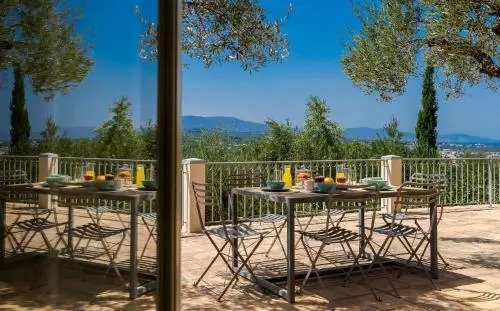 Villa Oliva, in a serene location & private pool, by ZanteWize