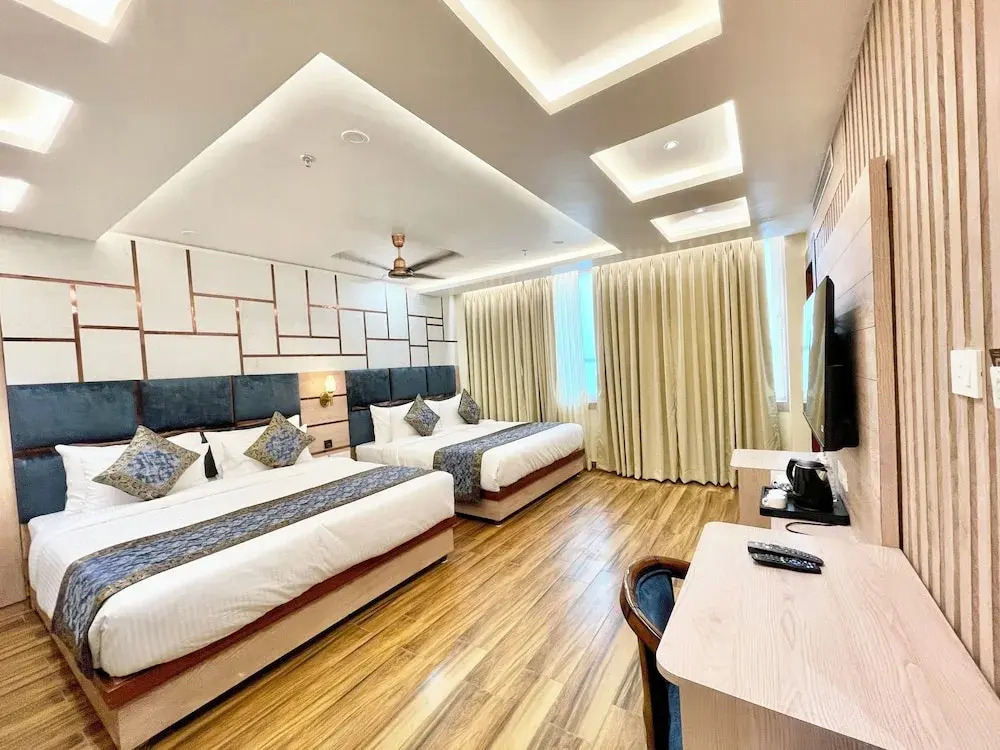 Hotel Mantavya - Varanasi near Temple