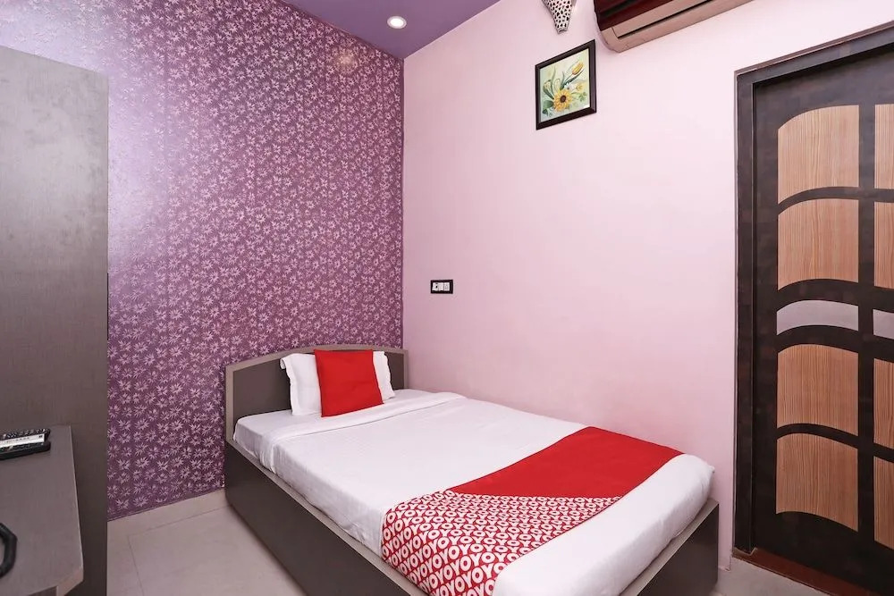 OYO 19379 Hotel Sai Palace