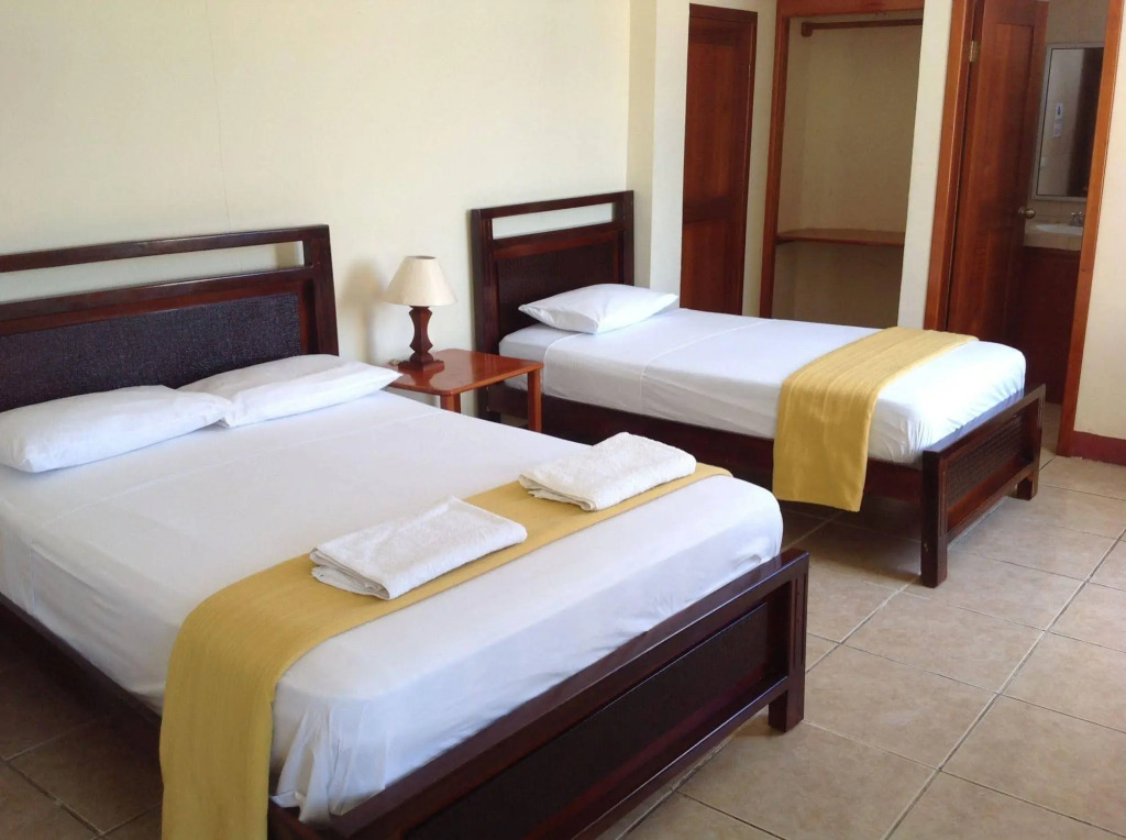 Gloria - Galápagos Inn