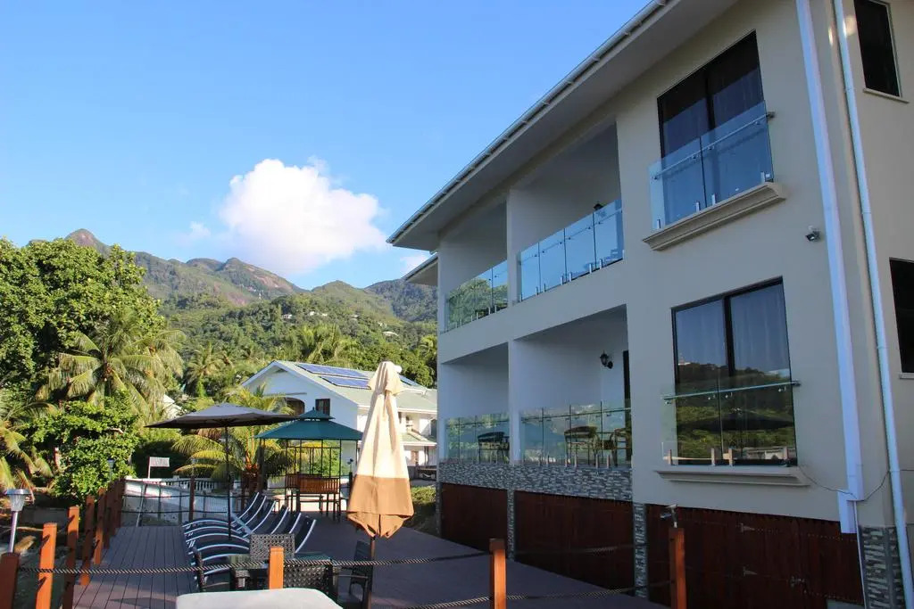 Surfers Cove Apartments