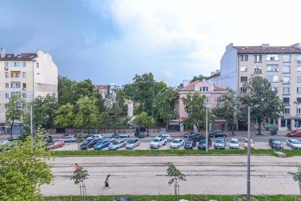 FM Deluxe Studio - Macedonia Square