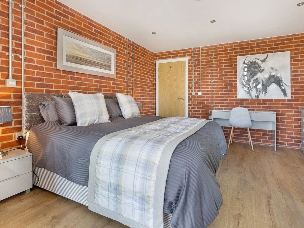 Platform Apartment