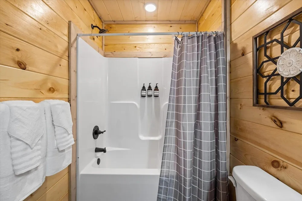 Brand NEW - 8br/6bath Mansion SWD Cabin With Indoor Pool, Hot Tub, & Arcade Room!