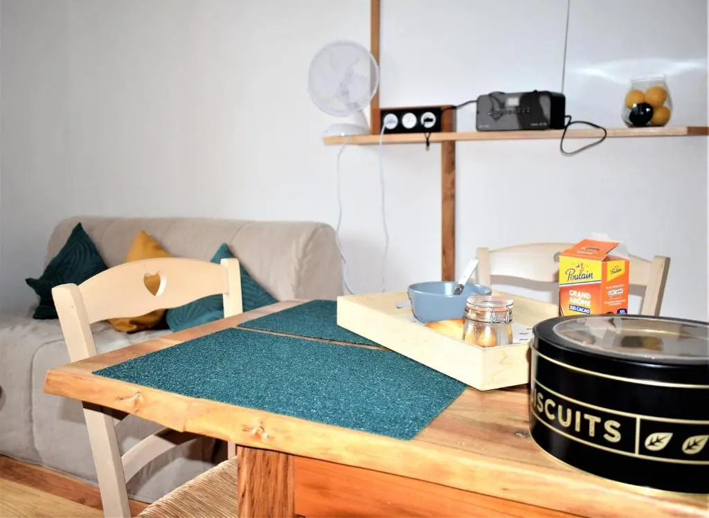 Studio sympa avec petit déjeuner entre canal et Loire