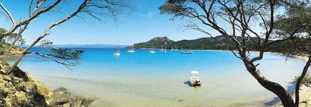 Bastide Provençale Les Mûriers dEngaspaty