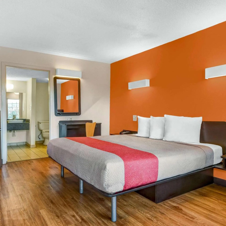 Motel 6-Calhoun, GA