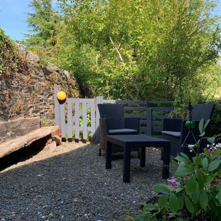 Cedarbank's - The Little Art House - dog Friendly