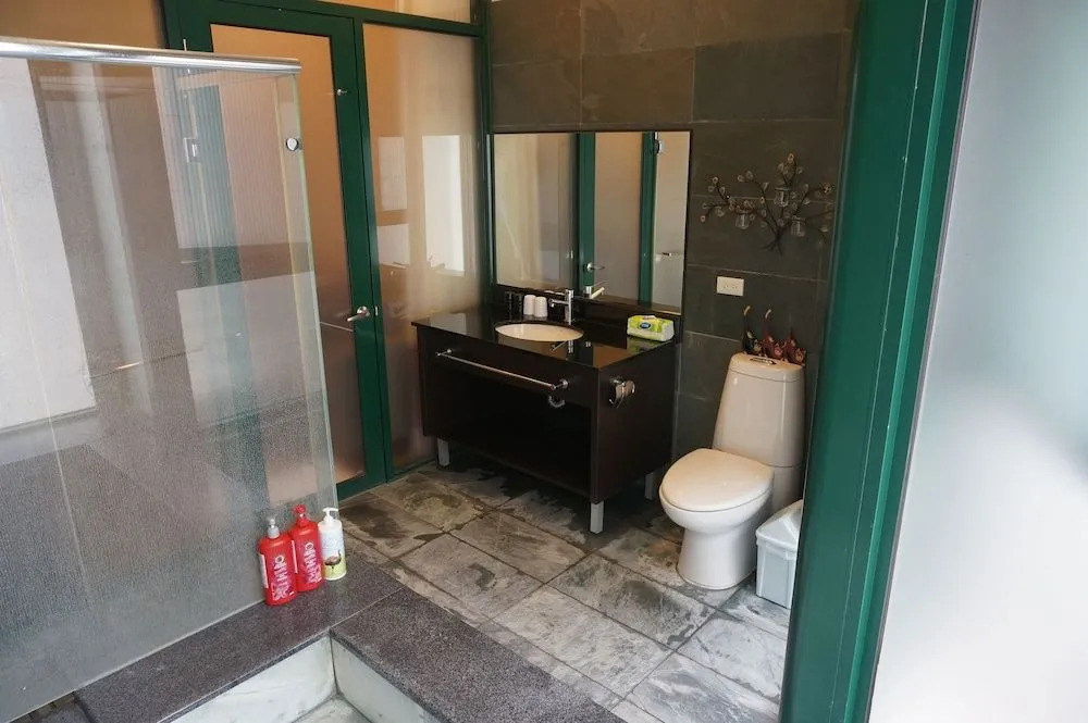 Emma Dora Hotspring B&B-JiaoXi