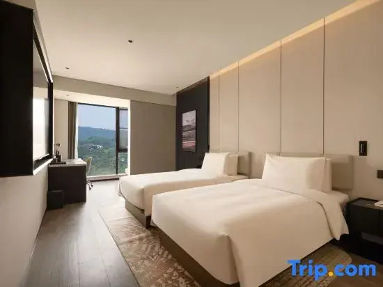 Madison Hotel (Yibin Hejiangmen Yangtze River Park)