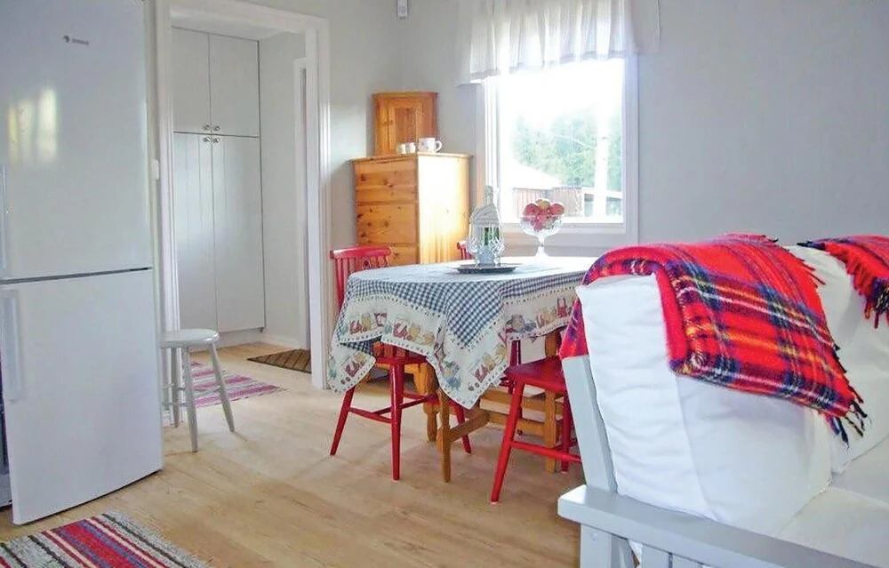 2 Bedroom Cozy Home In Hyltebruk