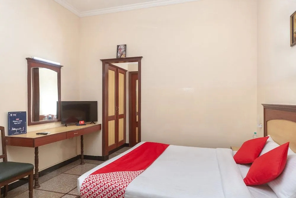 OYO 22280 Kences Inn