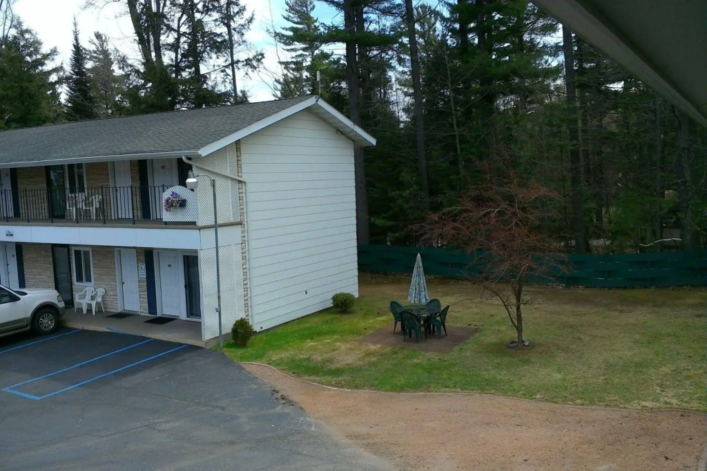 Brentwood Motor Inn