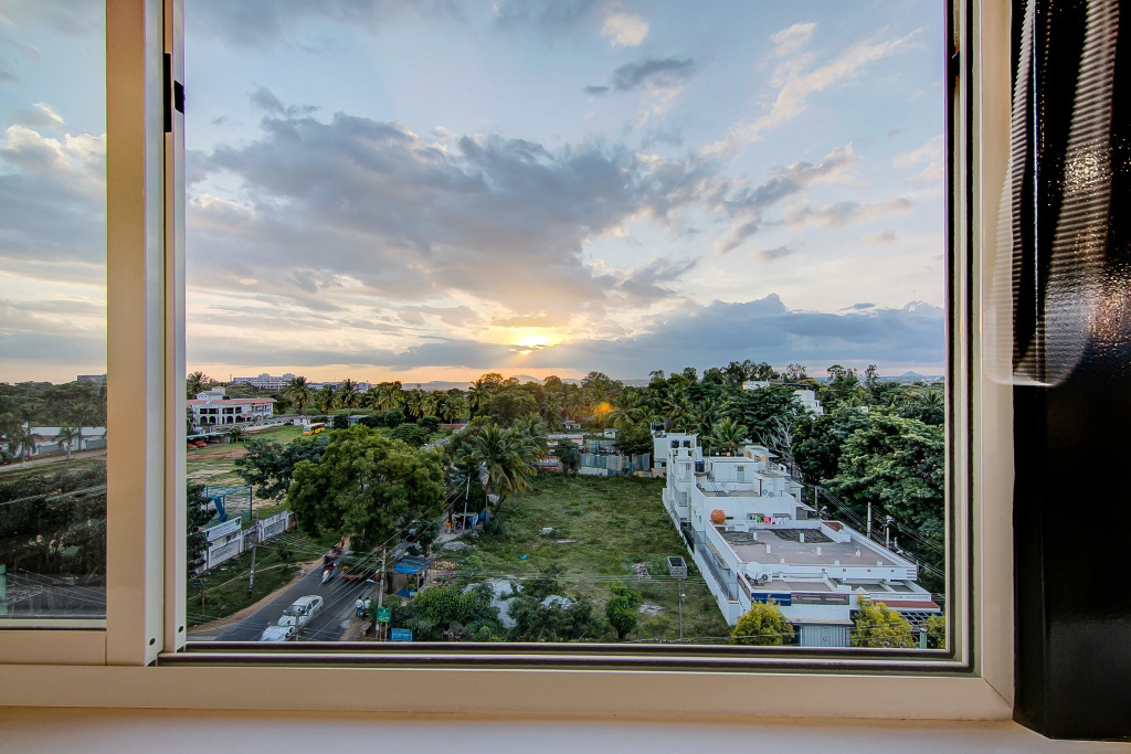 Super Townhouse Global Village Tech Park Near Kengeri Bus Terminal Metro Station