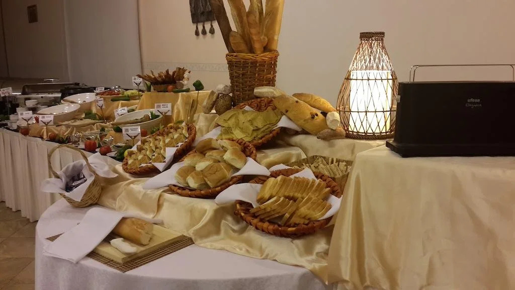 Montreal Hotel - Al Shobak