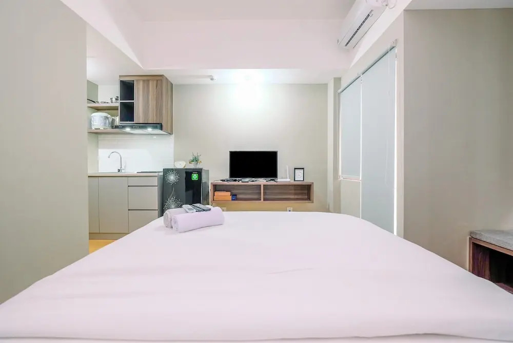 Comfortable Pool View Studio Room at Gateway Park LRT City Jatibening Apartment By Travelio