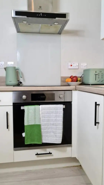 Charming 1-bed, Sleeps 2, Parking