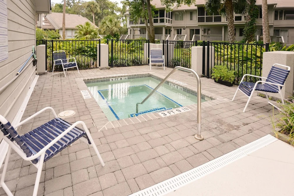 140beach 2 Bedroom Condo