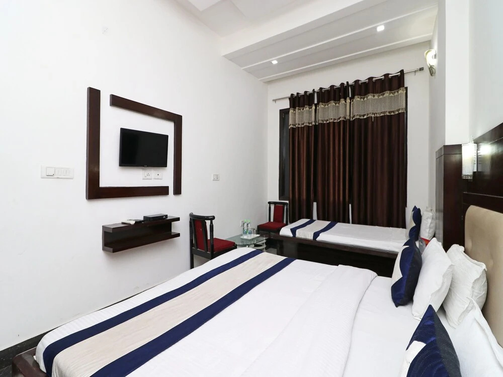 OYO 9974 Hotel Taj Prince