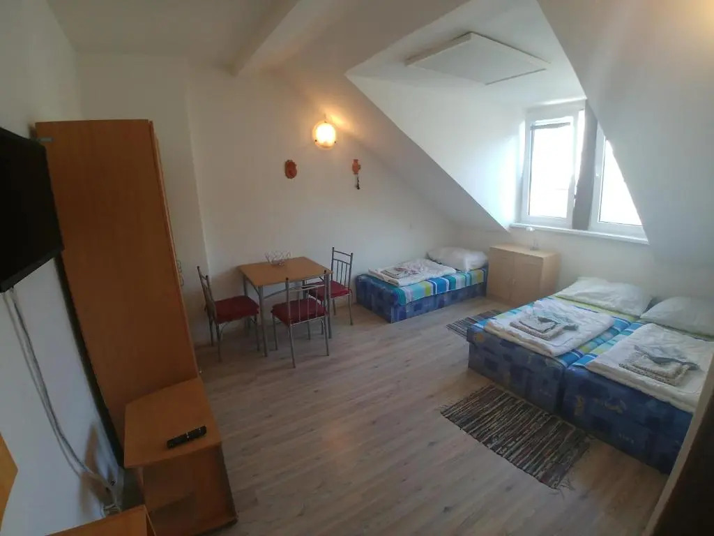 Kv Apartmans Varsavska