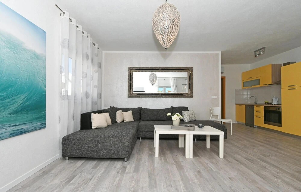 Stunning Apartment in Okrug Gornji With Wifi and 2 Bedrooms