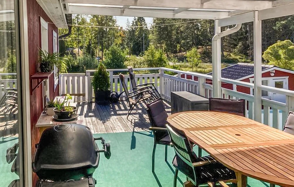Amazing Home in Trosa With 4 Bedrooms, Sauna and Indoor Swimming Pool