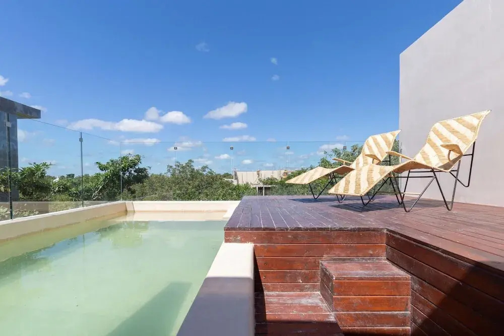 Stylish 2 Level 3 BR Penthouse Stunning Design Private Pool Sun Deck Best Wifi