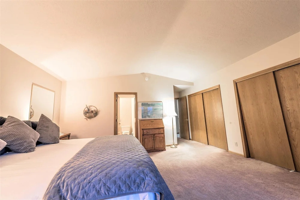 Mv1: Mount Tallac Estate 010630
