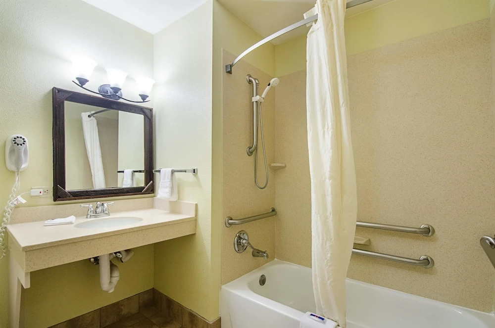 Motel 6 Park City KS